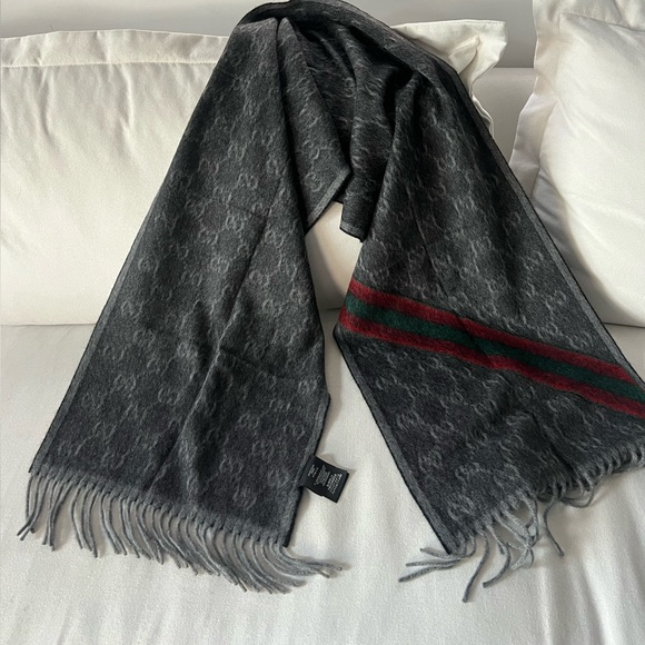 Gucci Men's Scarf - Picture 6 of 7